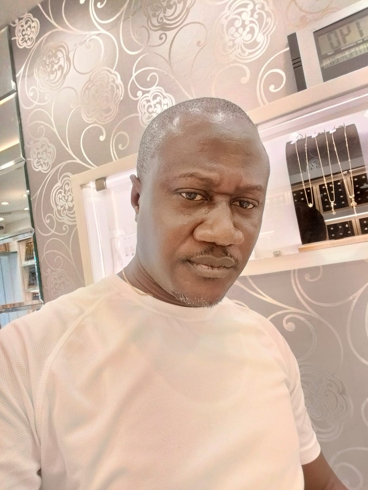 Andrew Emuze profile photo
